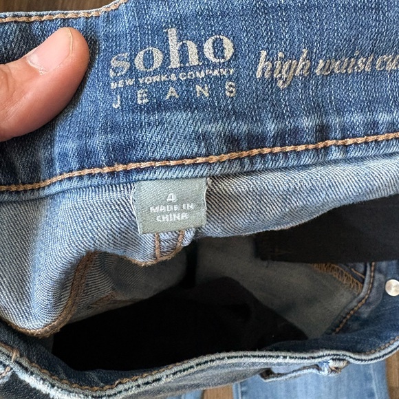 New York & Company Soho High-Waisted Curvy Flare Jeans – Size 4 - Picture 6 of 6